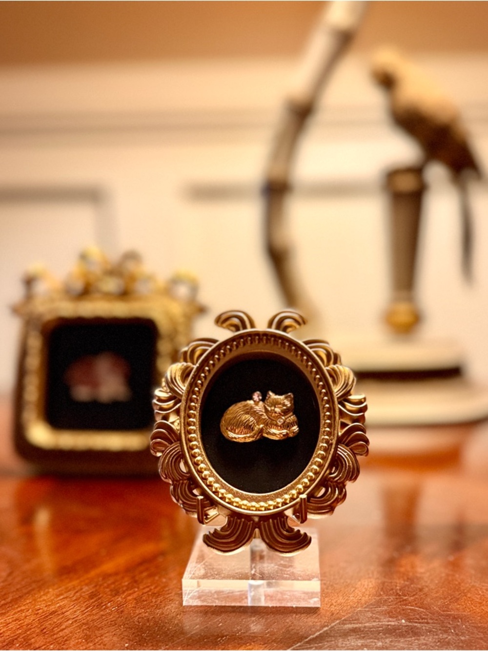 Vintage Gold Tone Cat Mini Frame • Swarovski Crystal • Tiny Art Decor - Picture 3 of 7